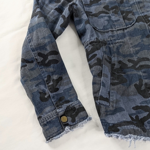 Elan Two Tone Blue Camo Raw Hem Denim Utility Jacket - Picture 2 of 9